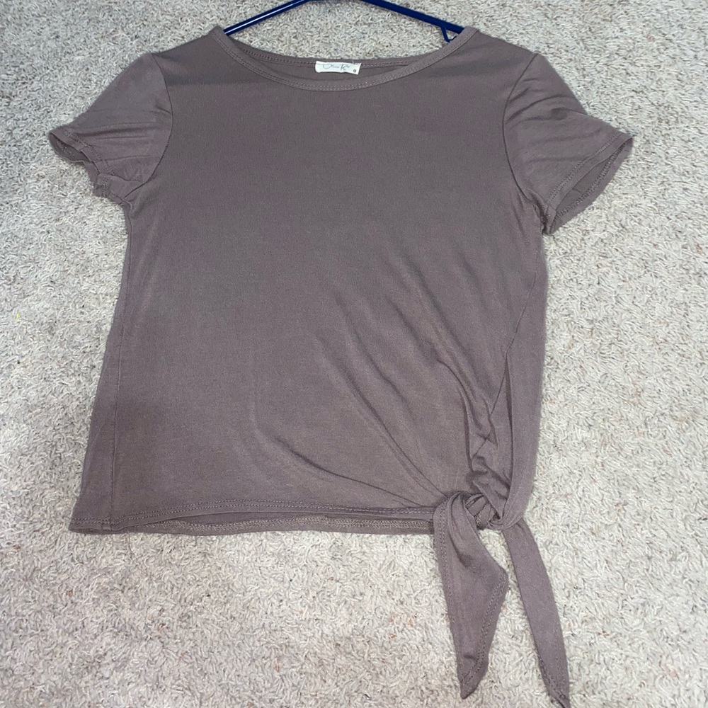 Super cute top with a tie at the bottom!